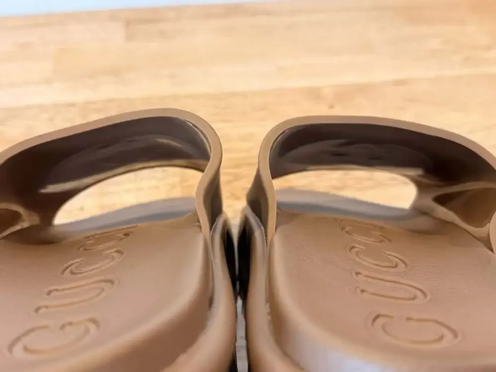 Gucci Interlocking G Logo Rubber Slides - Vintage Camel Size 8.5-9